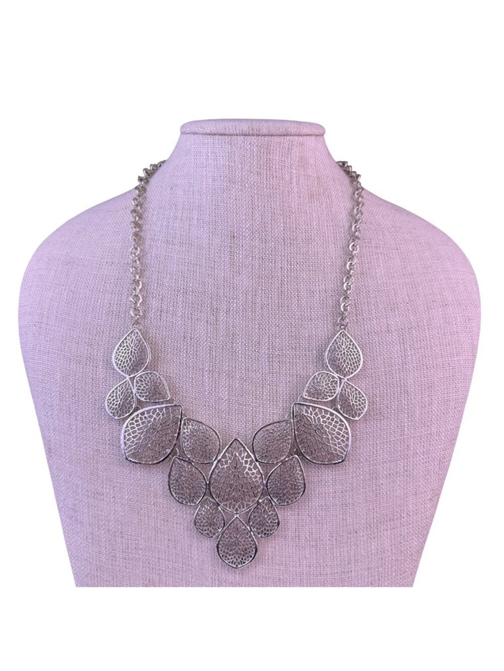 Contemporary Womens Silver Tone Metal  Necklace Leaf Detailing Adjustable